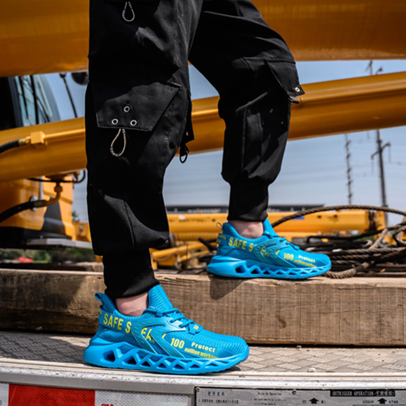 SwiftCart Steel Toe Stylish Work Sneakers